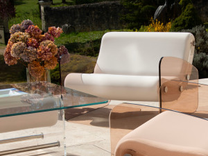 Кресло с подлокотниками