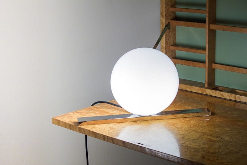 Светодиодная настольная лампа из опалового стекла и матовой латуни Michael Anastassiades GET SET ARCH-00090414 - Вид №3