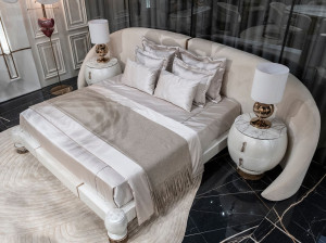 Двуспальная кровать из ткани с мягким изголовьем