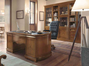 Стол из массива дерева с ящиками