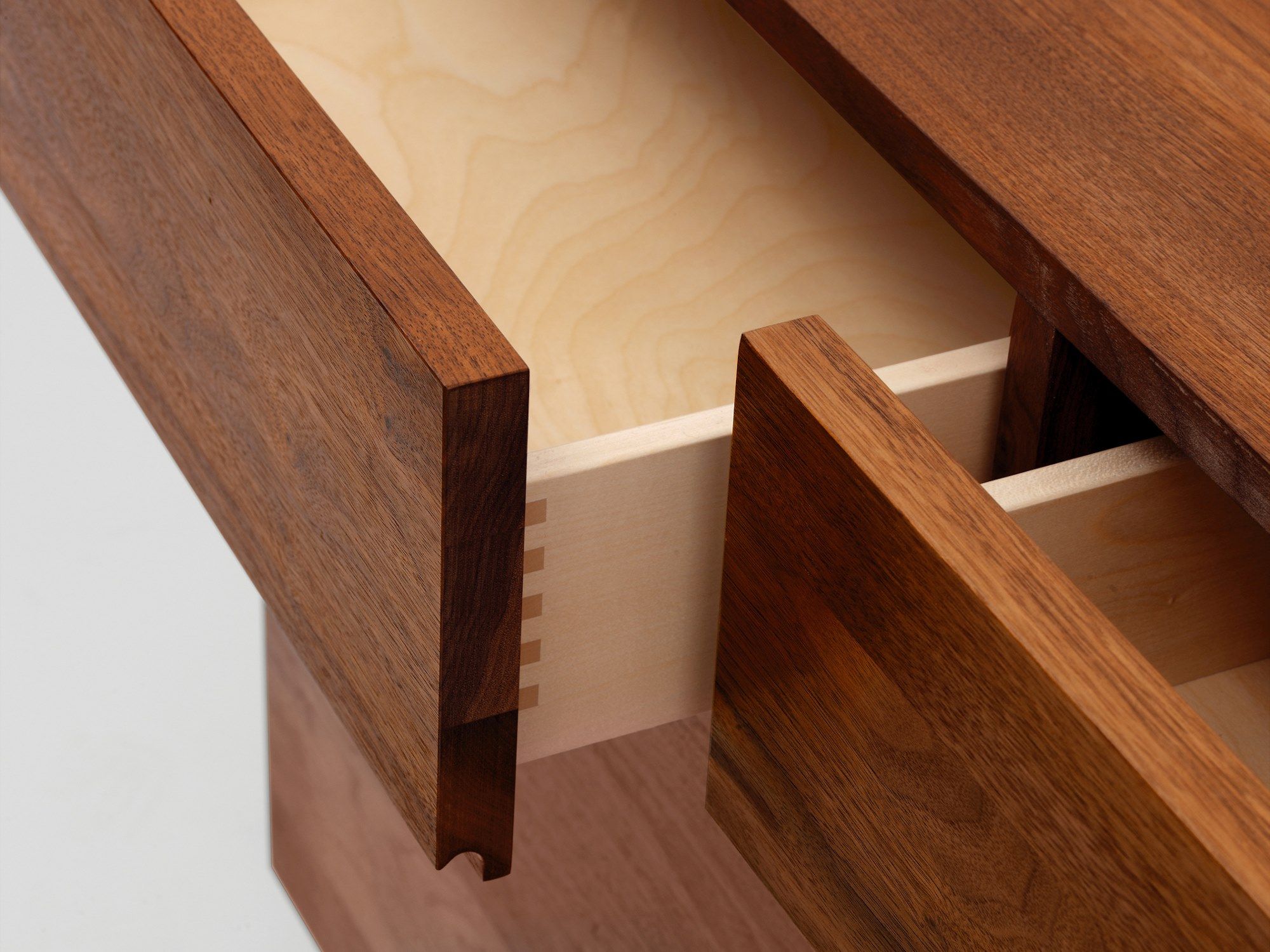 Шкаф из массива дерева с распашными дверями ZEITRAUM ARCH-00037335 - Вид №4