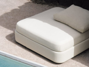 Квадратный садовый пуфик