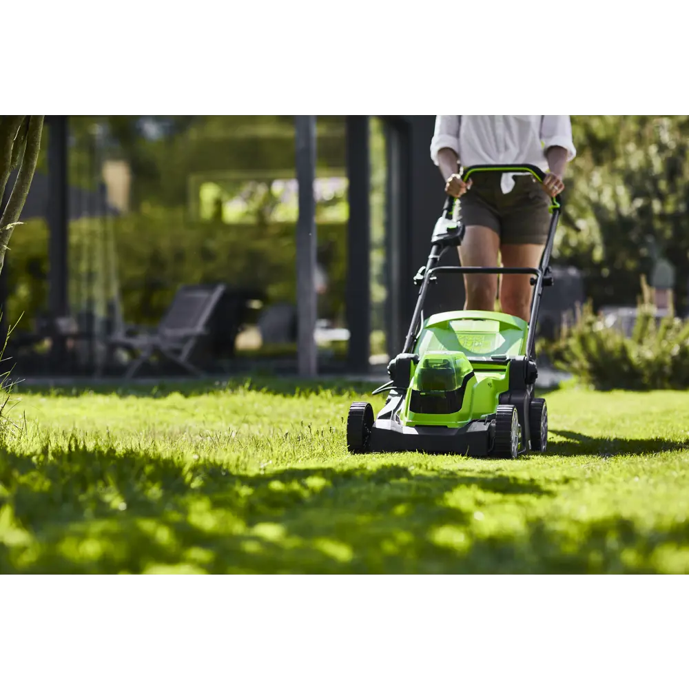 Аккумуляторная газонокосилка Greenworks 48V с двойной батареей и мульчированием 84134004 STLM-0046627 - Вид №3