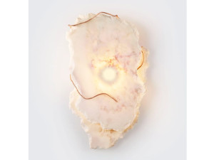 Аппликация ручной работы из камня и бронзы