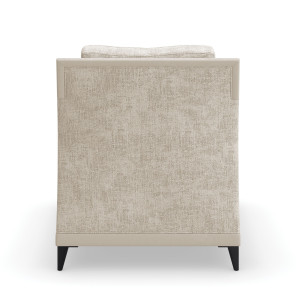 Кресло из синели с подлокотниками