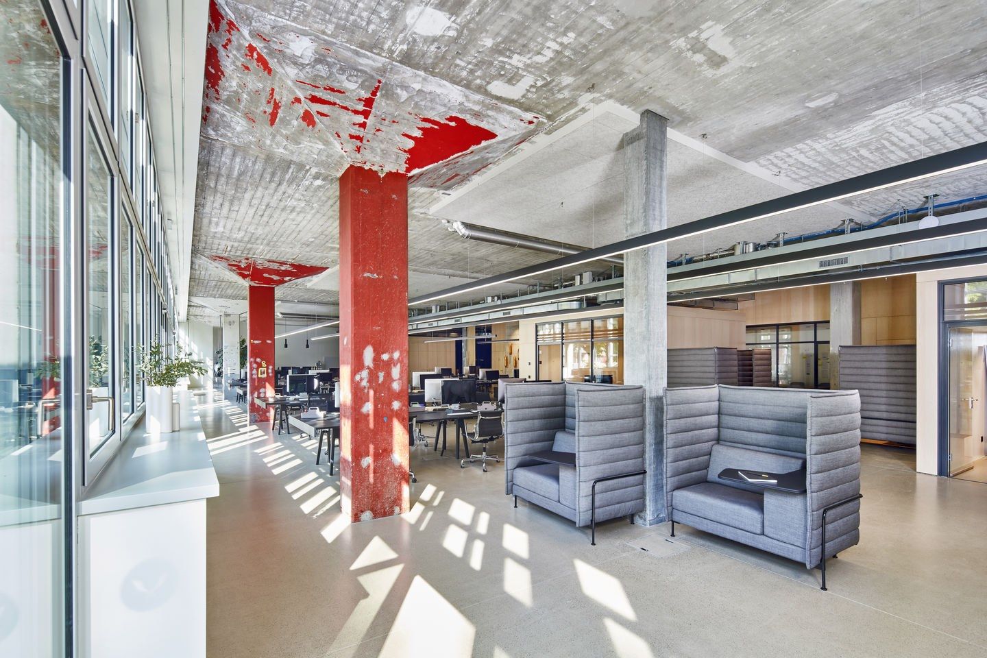 Кожаный поворотный операционный офисный стул с подлокотниками VITRA Eames Aluminium Group ARCH-00077414 - Вид №12