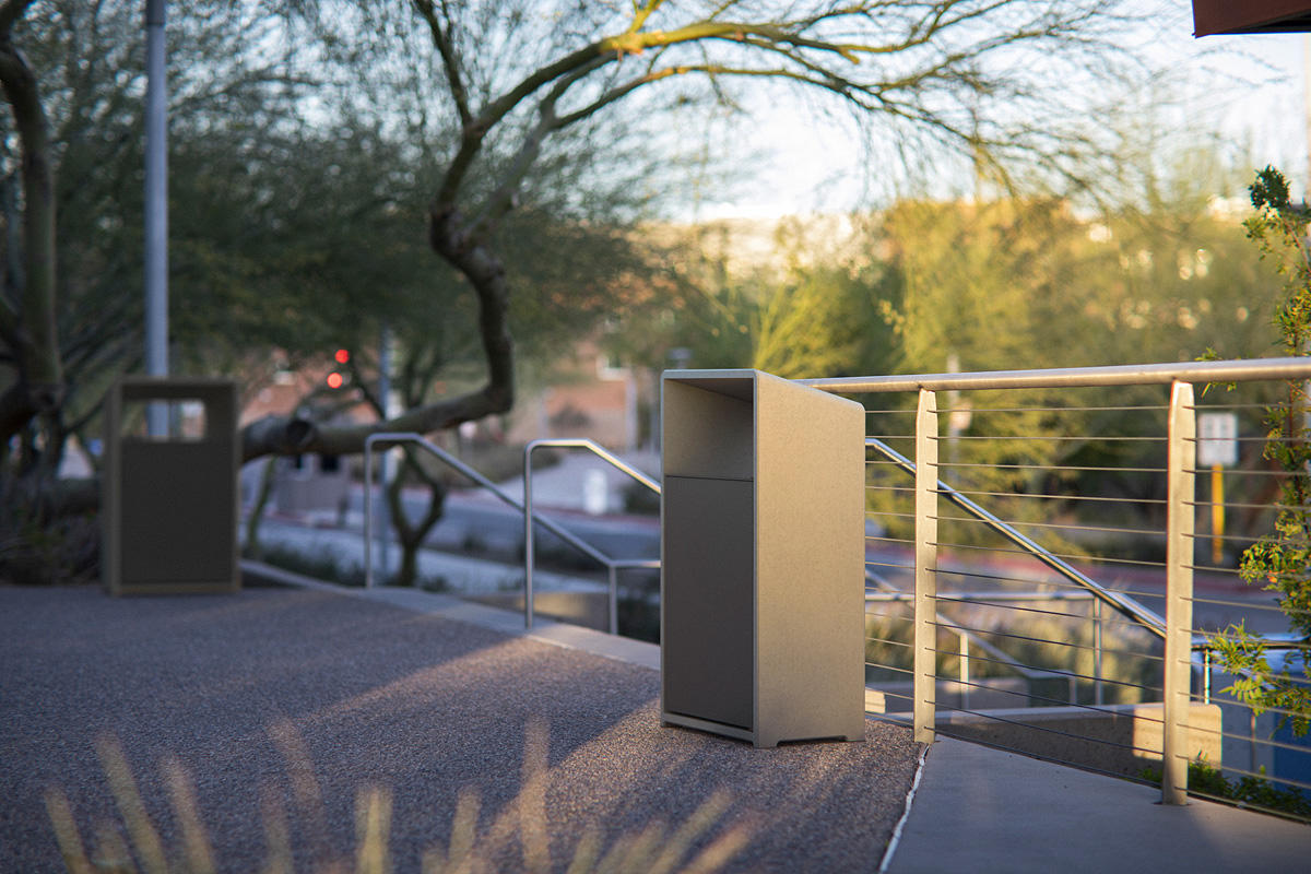 FSRT220 Емкость для мусора со скосом  Forms-surfaces  - Вид №3