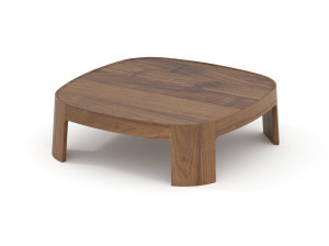Низкий журнальный столик из массива дерева
