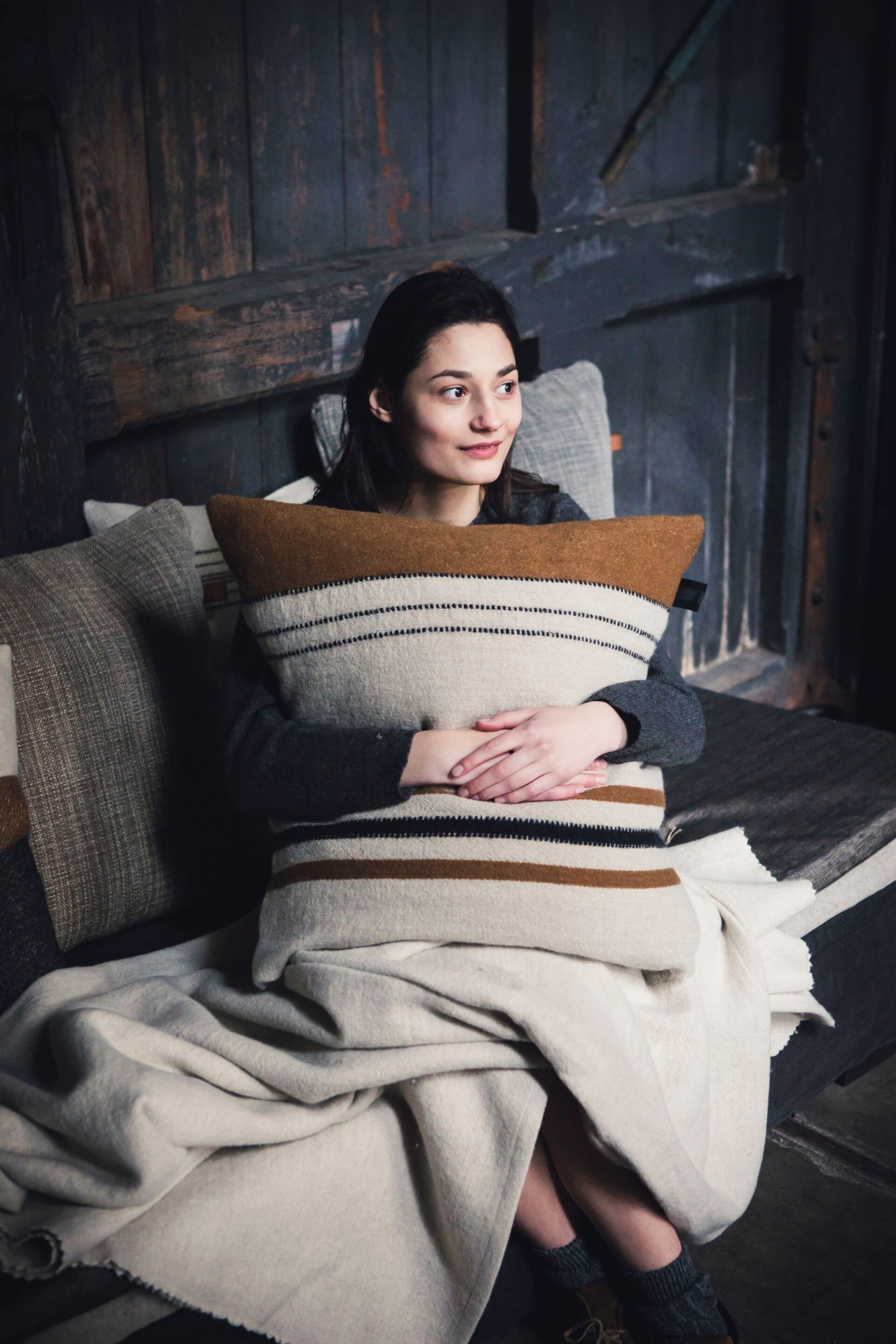 Льняная и шерстяная квадратная подушка Libeco Home Foundry ARCH-00063534 - Вид №1