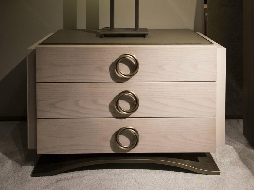 HUGUES CHEVALIER Прикроватная тумбочка из дуба с ящиками Haussmann sun-id-1424502 - Вид №1