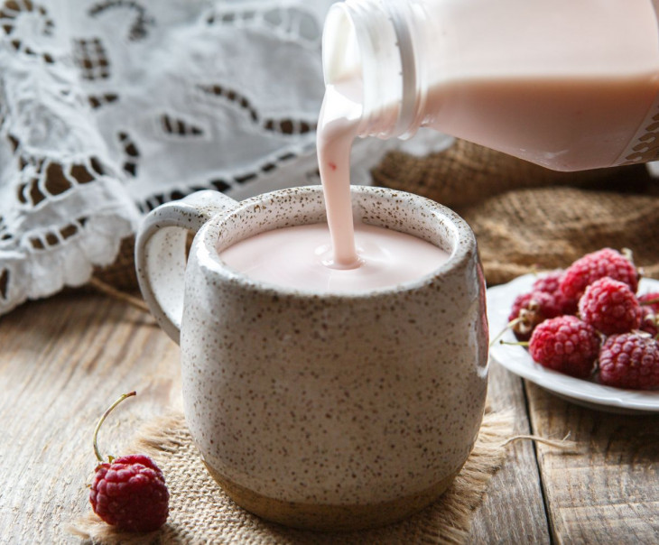 762 Йогурт малиновый 3,5-4% Вкусляндия  - Вид №1