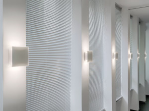 Алюминиевый и стеклянный светодиодный настенный светильник