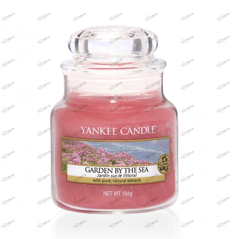 Свеча маленькая в стеклянной банке "Сад у моря" Garden by the sea 104гр 25-45 часов YANKEE CANDLE  267934 Розовый 