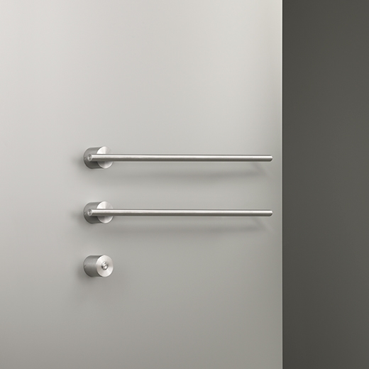 Электрический полотенцесушитель Л. 580 мм, кнопка питания включена  EQB12 CEADESIGN  - Вид №2