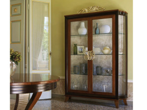 Деревянная витрина