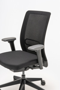 Офисное кресло с регулируемой высотой