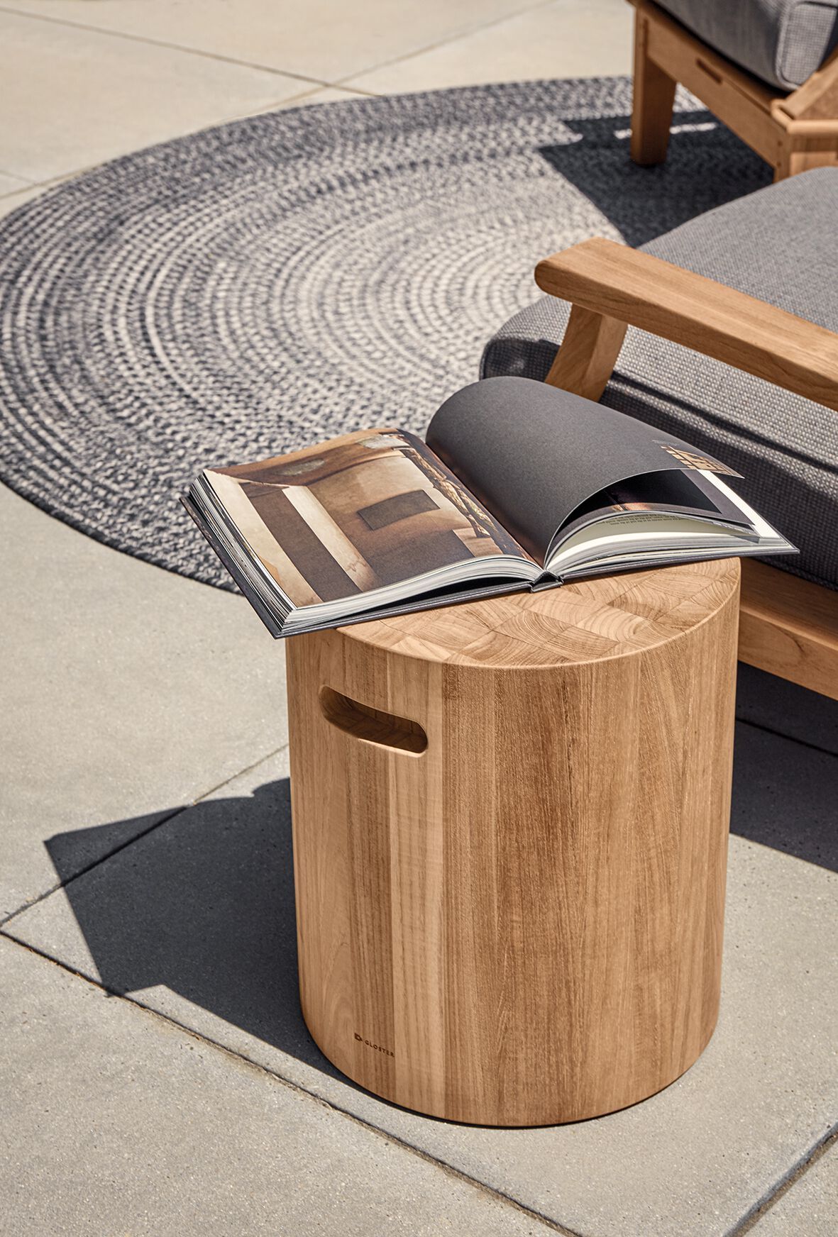 Круглый стол из тикового дерева Gloster BLOCK ARCH-00081558 - Вид №2