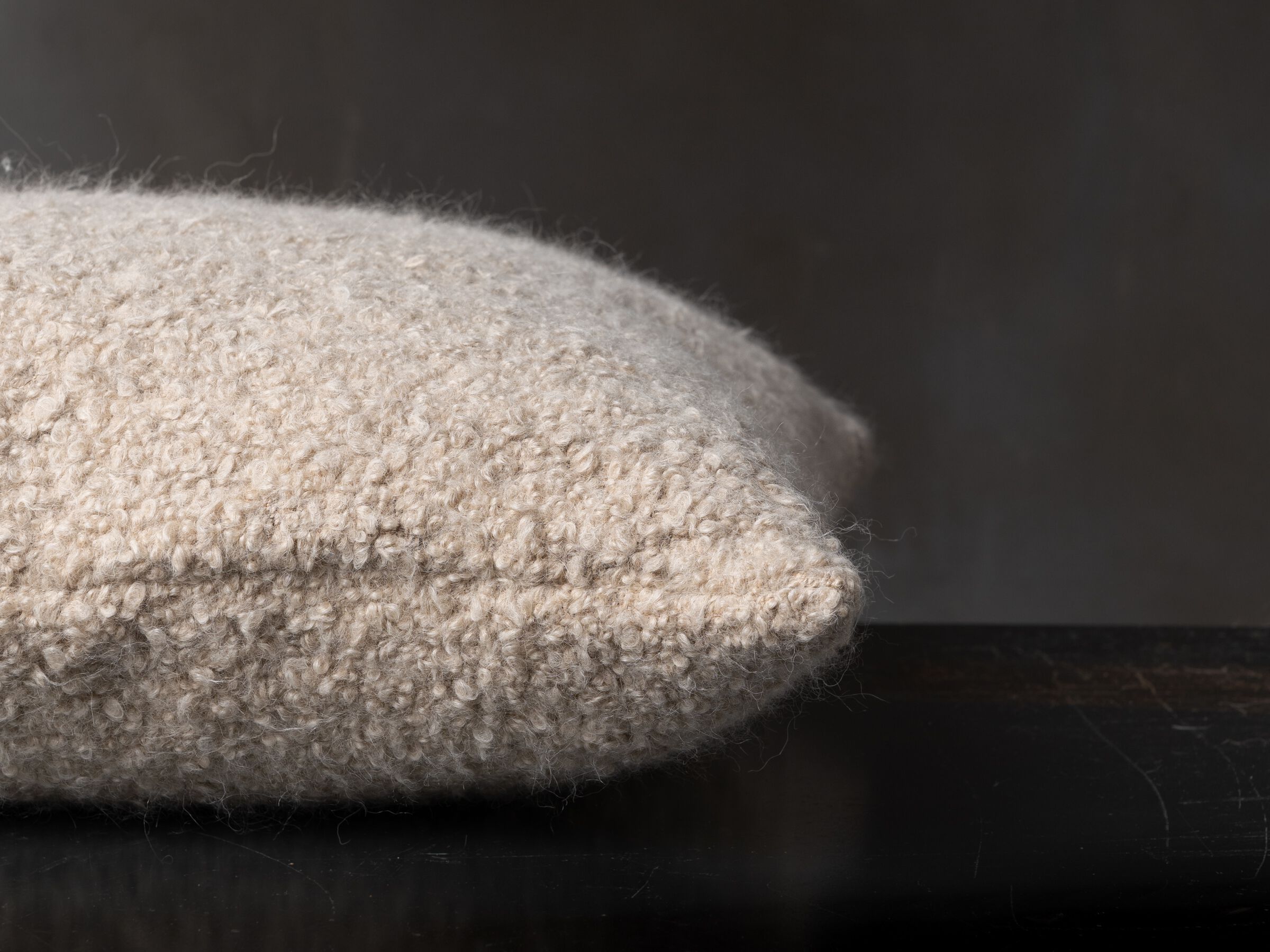 Квадратная подушка из альпаки The House of Lyria CAPRICCIO ARCH-00042630