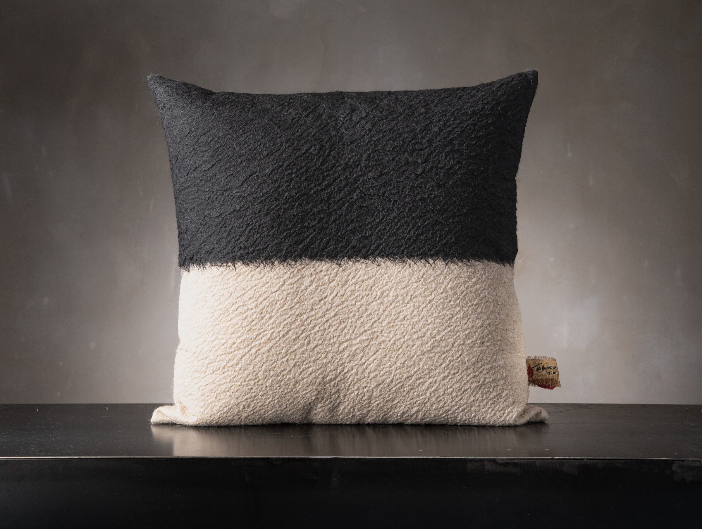 Квадратная подушка The House of Lyria GUDULA ARCH-00117694