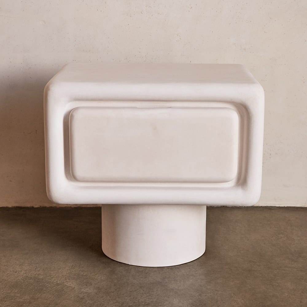 Прикроватная тумбочка из смолы Kelly Wearstler Colina ARCH-00135100 - Вид №1