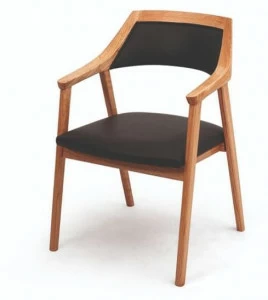 Mytto Стул из орехового дерева с подлокотниками Larforma