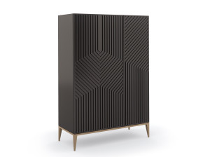 Деревянный шкаф с распашными дверцами