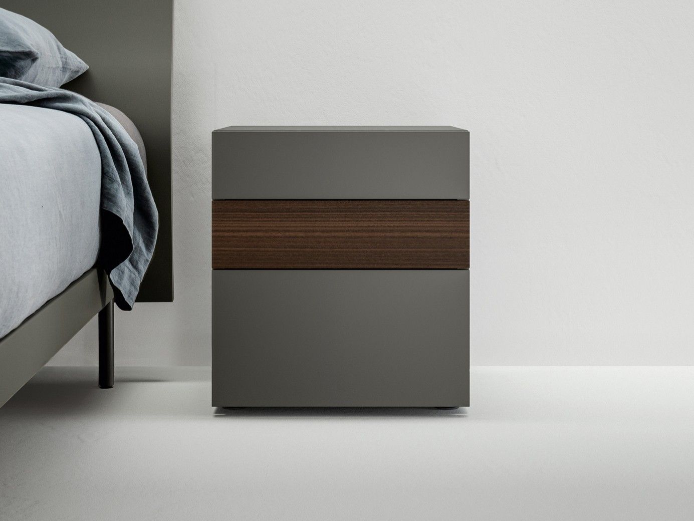 Деревянная прямоугольная тумбочка с ящиками Caccaro Filnox ARCH-00129036 - Вид №1