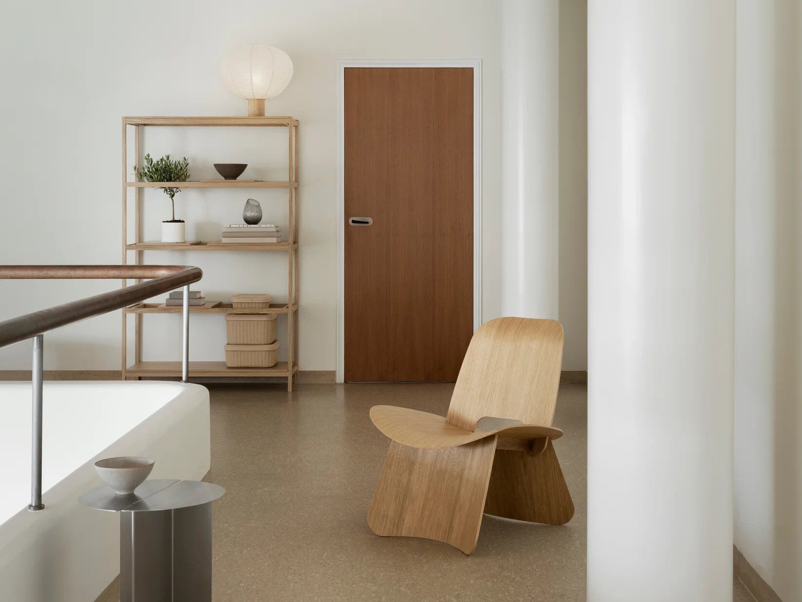 Настольная лампа из дуба и рисовой бумаги blomus Kami ARCH-00114267 - Вид №3