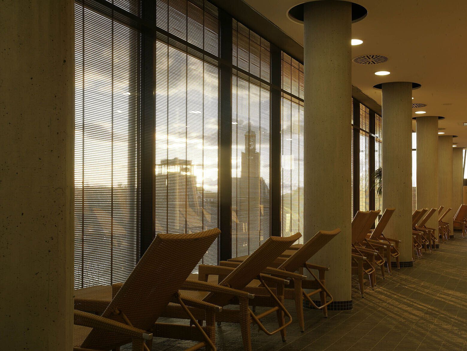 Система остекления с деревянной вставкой OKALUX Okawood ARCH-00095734 - Вид №2