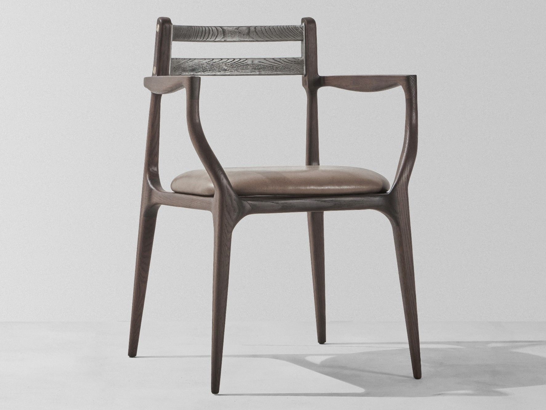 Дубовый стул с подлокотниками District Eight Сборка ARCH-00109668