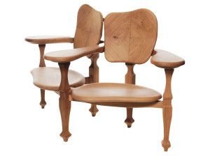 Скамья из массива дерева со спинкой