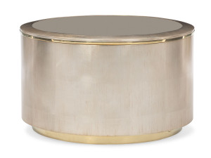 Низкий журнальный столик с зеркальной стеклянной столешницей