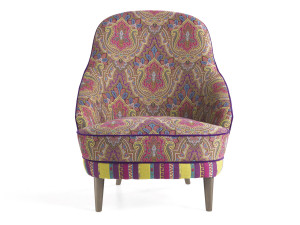 Тканевое кресло с подлокотниками