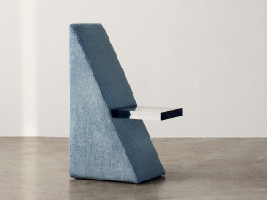 Стул из ткани с прозрачным люцитовым сиденьем