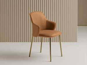 Тканевый стул с подлокотниками