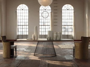 Овальный стол