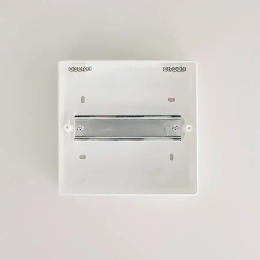 LUXRAY Бокс ЩРВ-П-8 LEZARD 731-1000-008 - Вид №3