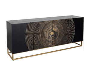 Шкаф из массива дерева с распашными дверями