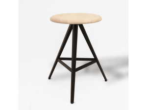 Низкий табурет из ясеня с подставкой для ног