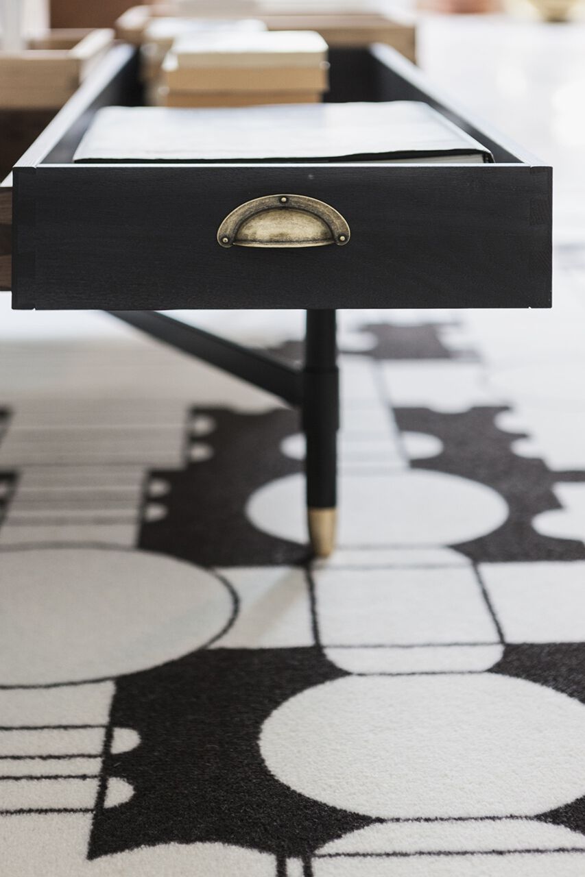 Низкий журнальный столик из массива дерева Mogg THE DREAMERS ARCH-00145668 - Вид №4