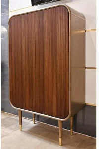 Arnaboldi Interiors Буфет из орехового дерева с распашными дверцами