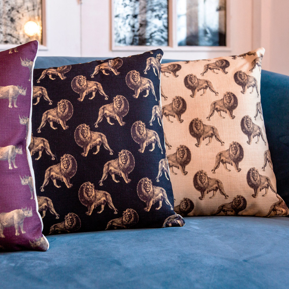 5115134 Интерьерная подушка «Группа львов в бежевом» Object Desire  - Вид №3