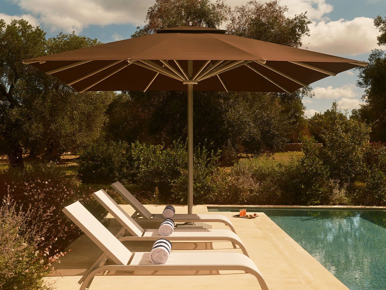 Моторизованный алюминиевый зонтик и акриловая ткань Crema Outdoor Arborea ARCH-00043764