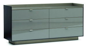 Деревянный комод