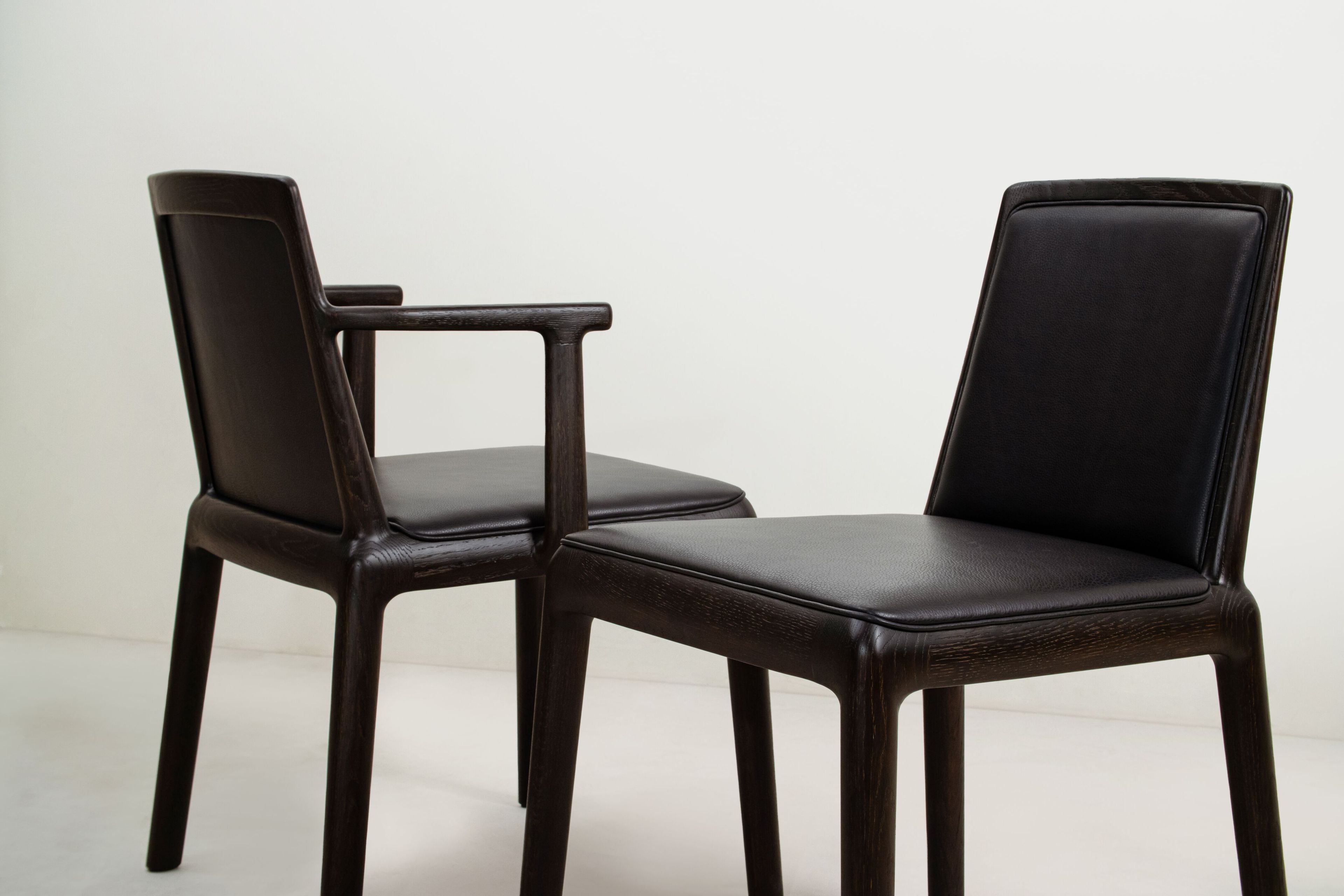 Кожаный стул с подлокотниками District Eight Nôm ARCH-00115997 - Вид №2