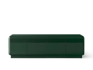 Деревянный шкаф с распашными дверями