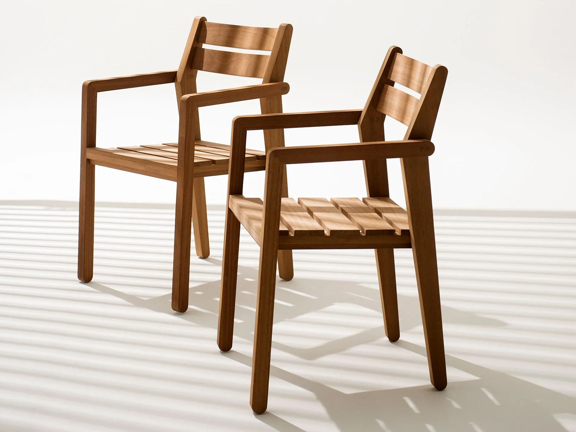 Садовый стул iroko с подлокотниками RODA Zania ARCH-00076678