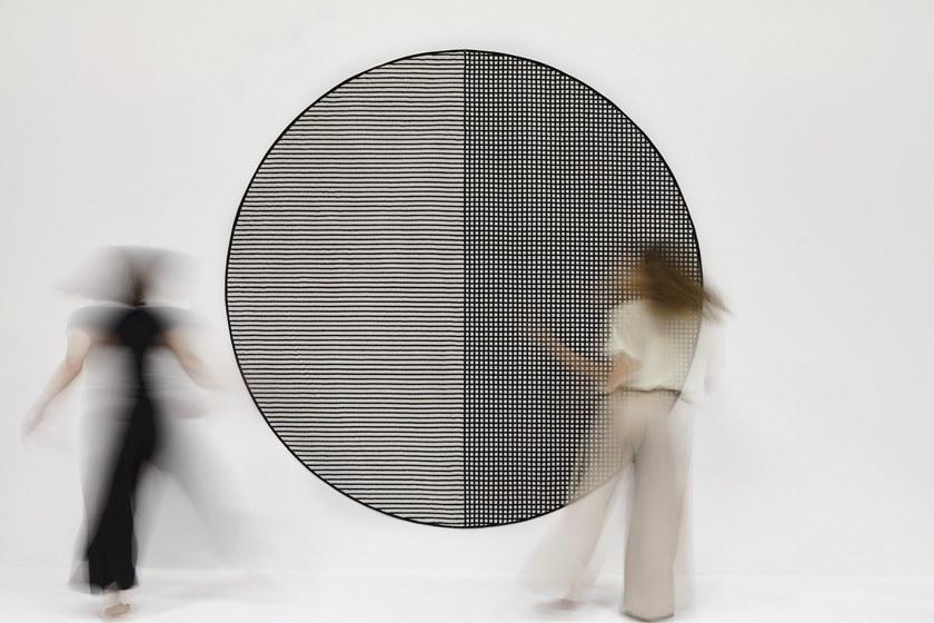 Antonio Lupi Design Круглый коврик из полосатого бархата Tramato Tr810 Antoniolupi  - Вид №1