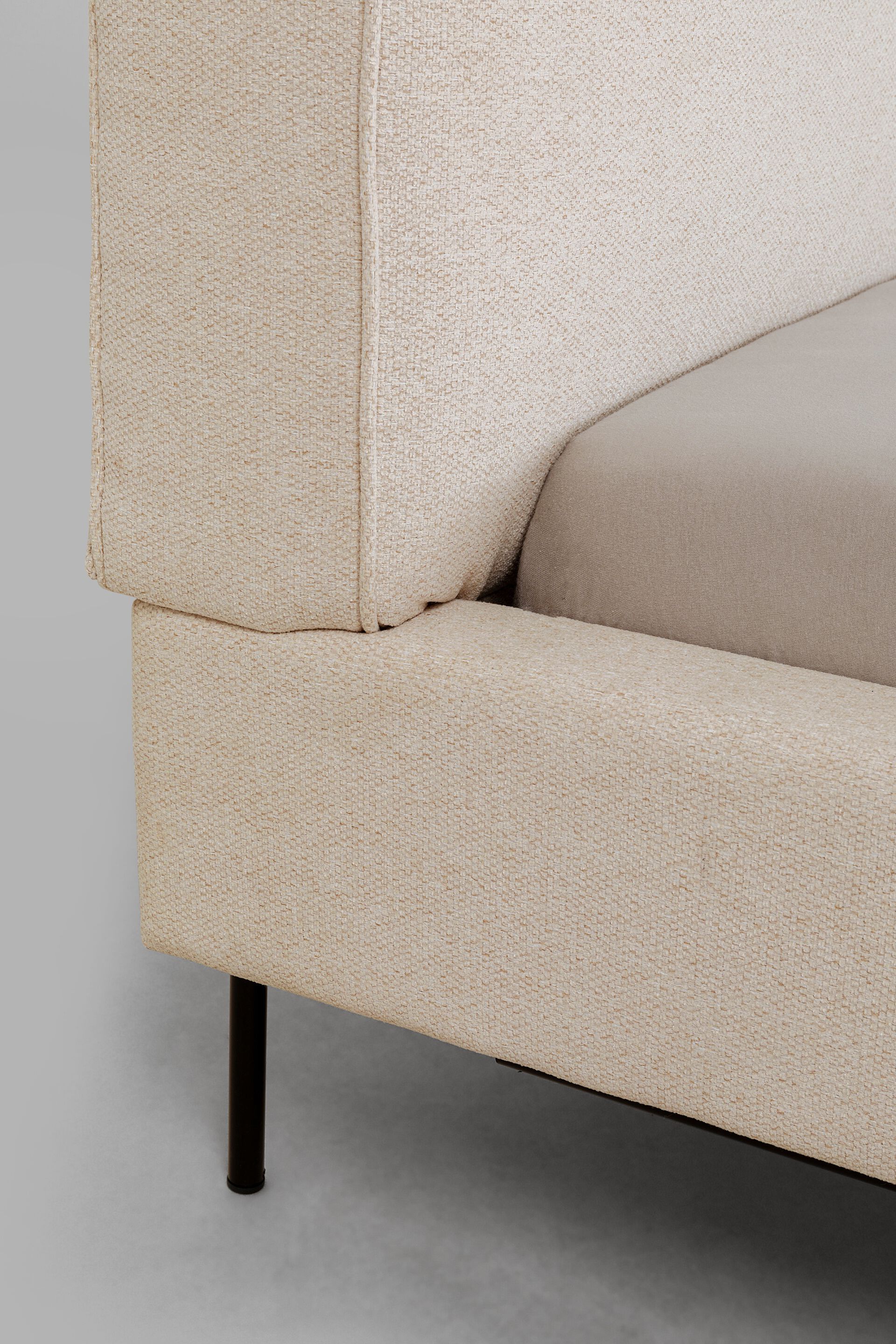 Двуспальная кровать из ткани с мягким изголовьем KARE Design East Side ARCH-00051542