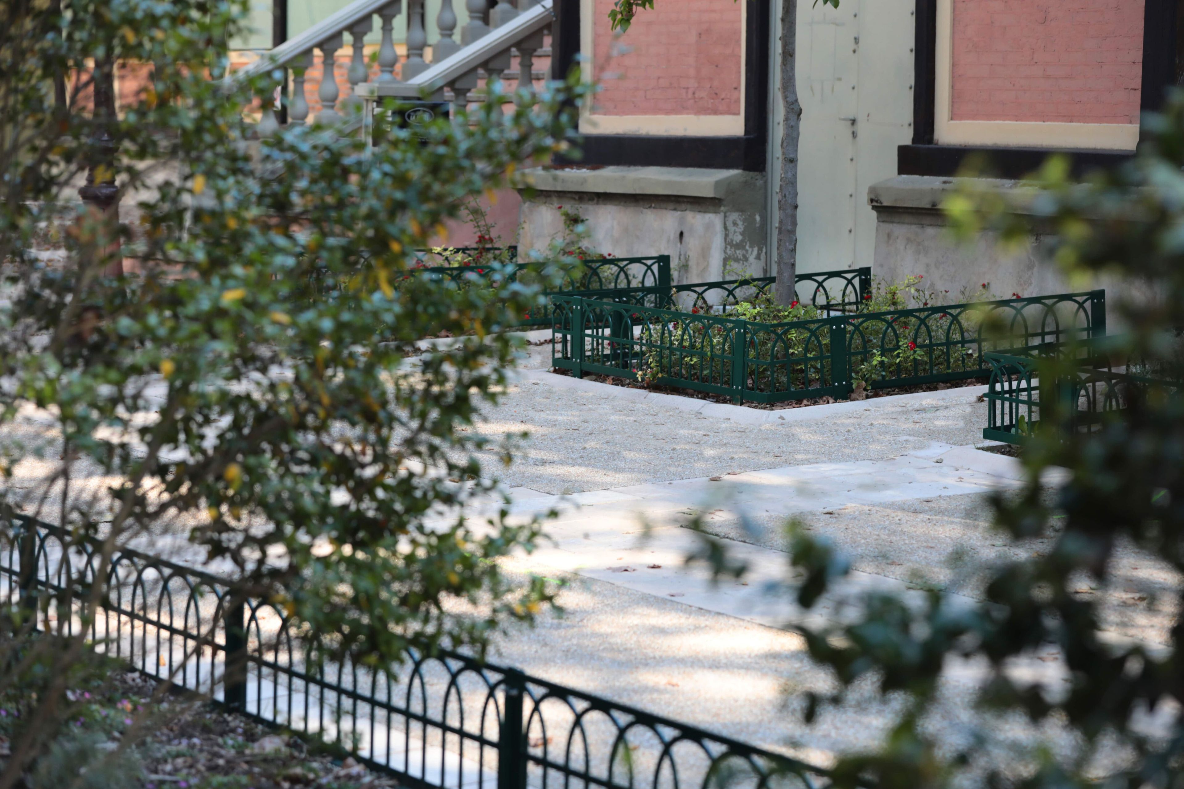 Окантовка клумбы с порошковым покрытием Urbencéa SIENA ARCH-00085221 - Вид №1